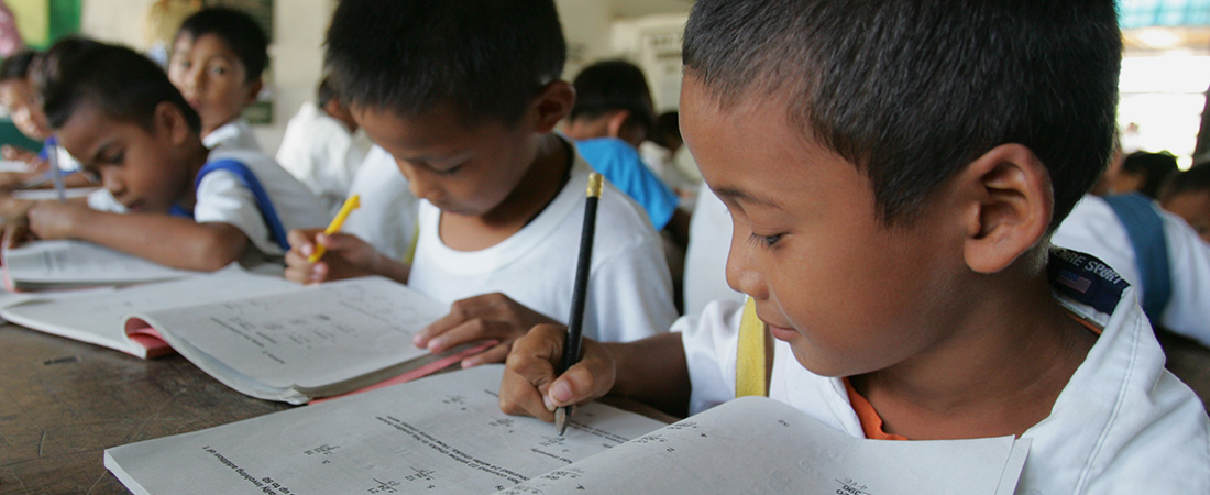 Students reading in the Philippines Students reading in the Philippines
