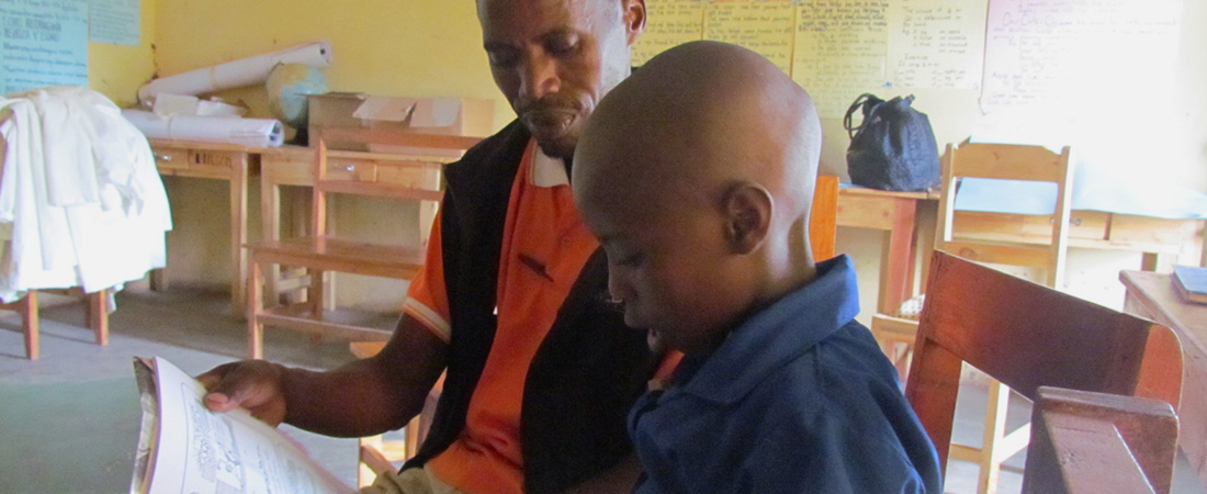 Reading together in a Rwandan classroom Reading together in a Rwandan classroom